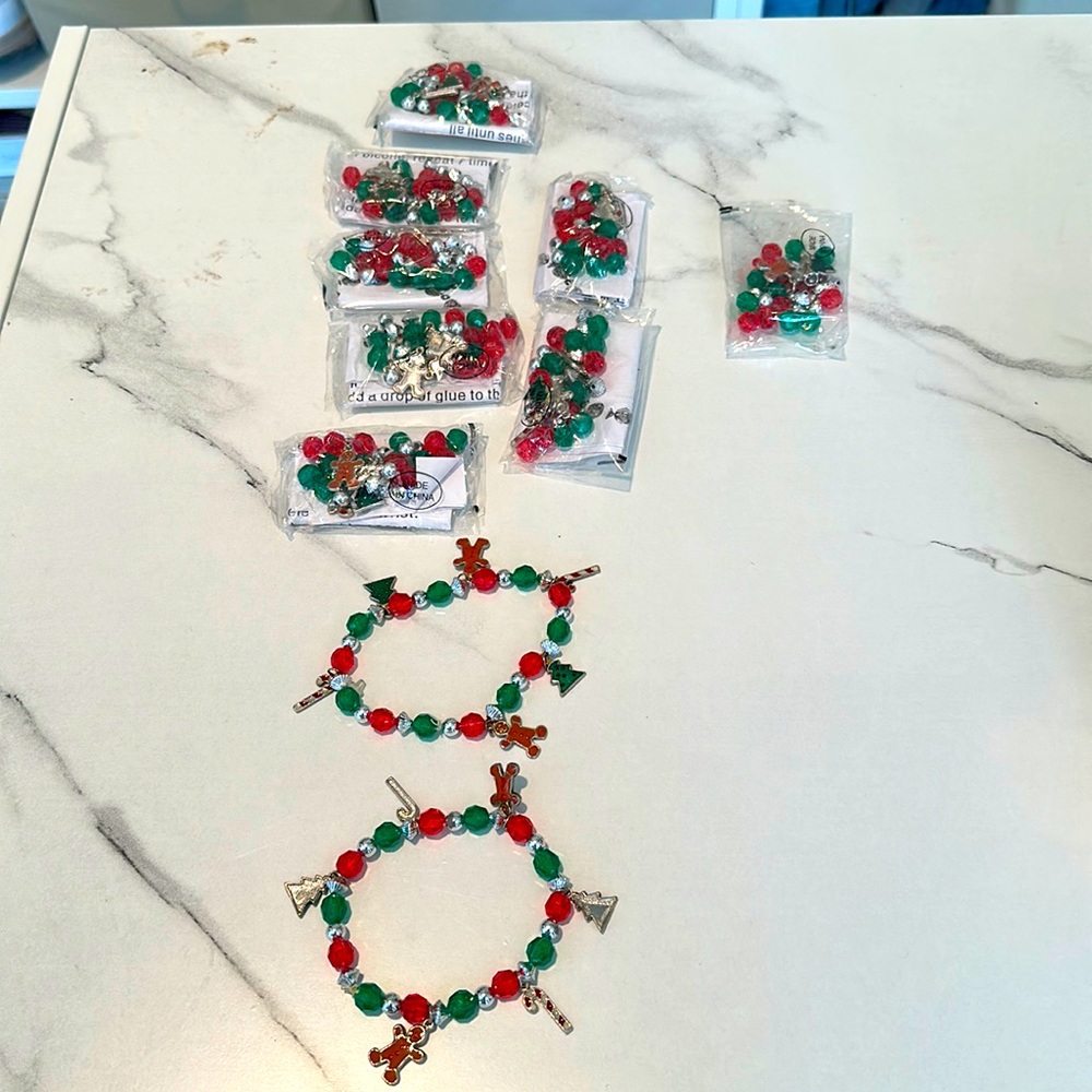 NWT Christmas bracelet jewelry making kits